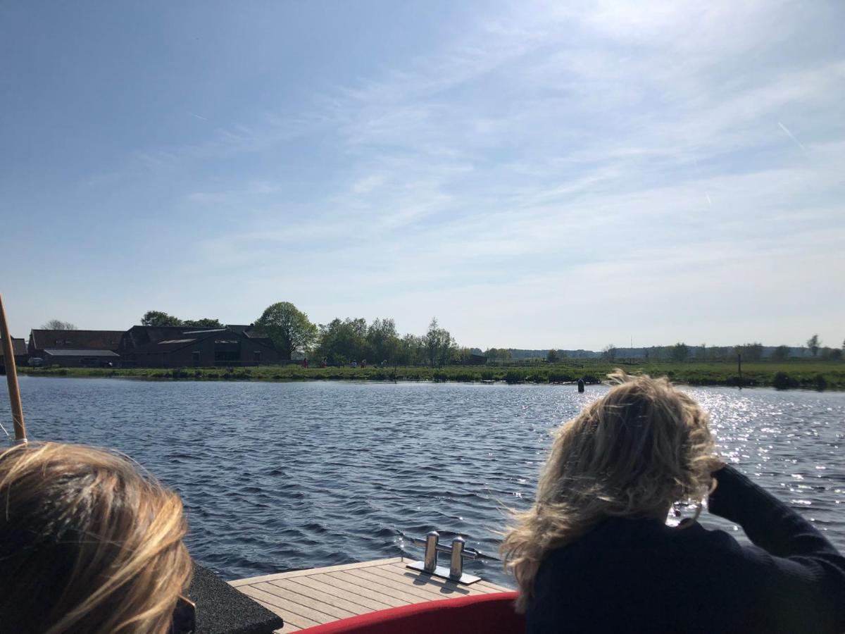 Guesthouse Bednboot Met Terras Aan Het Water Rijpwetering Dış mekan fotoğraf