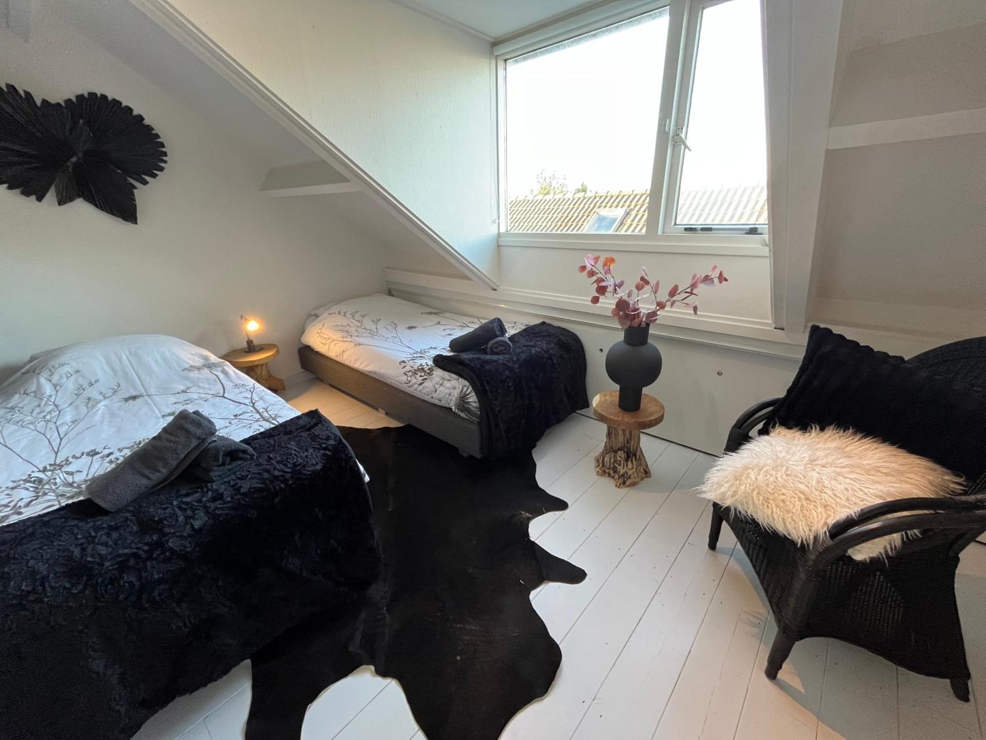 Guesthouse Bednboot Met Terras Aan Het Water Rijpwetering Dış mekan fotoğraf